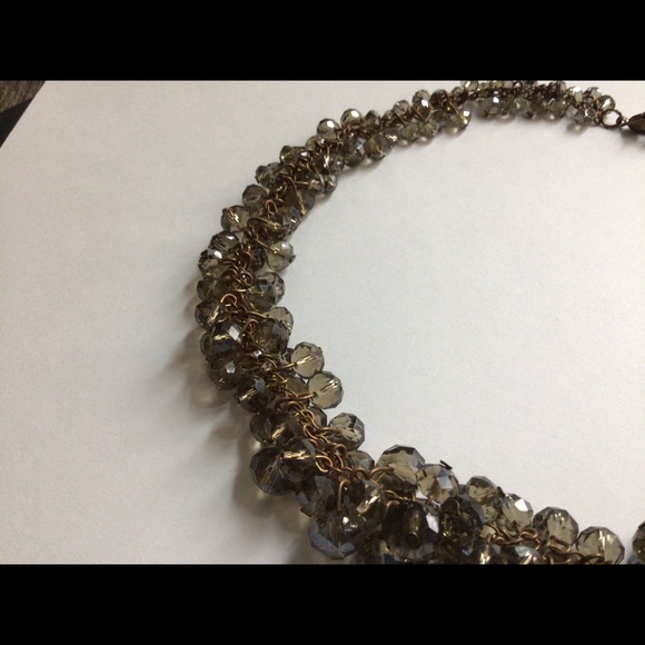 Olive faceted bead cluster collar necklace. - Picture 5 of 6